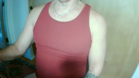 Snapshot of luvzjerkingoff chatting on December 8, 4:39 pm luvzjerkingoff online show from December 8, 4:39 pm