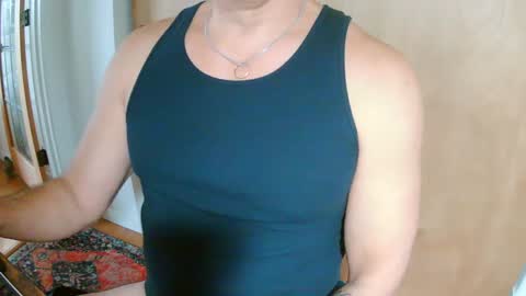 Snapshot of luvzjerkingoff chatting on January 7, 9:35 pm luvzjerkingoff online show from January 7, 9:35 pm