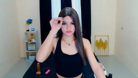 queen lux online show from September 24, 2:15 am