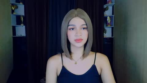 queen lux online show from May 5, 3:03 am