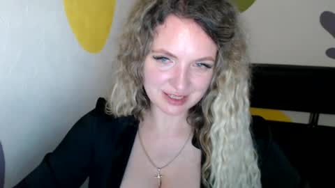 Snapshot of luxdonna chatting on June 13, 7:01 pm Donna online show from June 13, 7:01 pm