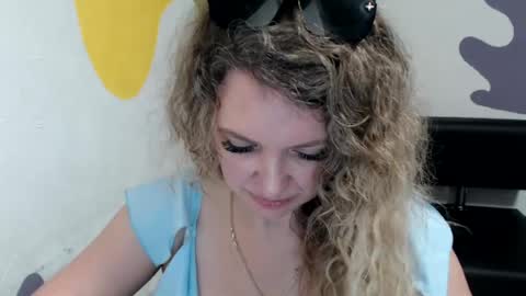 Snapshot of luxdonna chatting on June 28, 3:40 pm Donna online show from June 28, 3:40 pm
