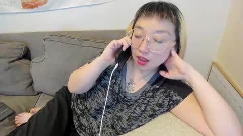 LuxGray online show from March 12, 2:30 am