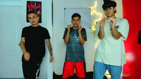 Snapshot of luxhousexx chatting on April 10, 3:12 am Jackson and Matt online show from April 10, 3:12 am