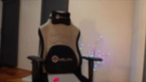 Snapshot of luxiana_sexy chatting on July 24, 7:01 pm LUXIANA SEXY online show from July 24, 7:01 pm