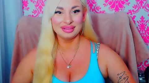 Snapshot of luxuriaaa chatting on July 23, 7:56 pm Luxuriaa online show from July 23, 7:56 pm