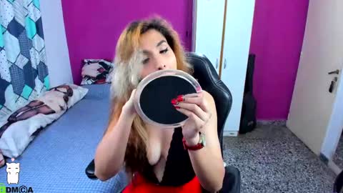 Snapshot of luxuriousts_ chatting on October 12, 9:47 pm Vanessa --- online show from October 12, 9:47 pm