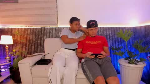 Snapshot of luxury_reveng3 chatting on February 25, 6:39 pm Kitty 18 year Sara 18 year online show from February 25, 6:39 pm