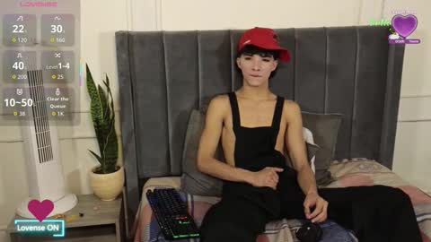 Snapshot of luxuryheaven chatting on October 7, 8:39 pm Tommy and Polly online show from October 7, 8:39 pm