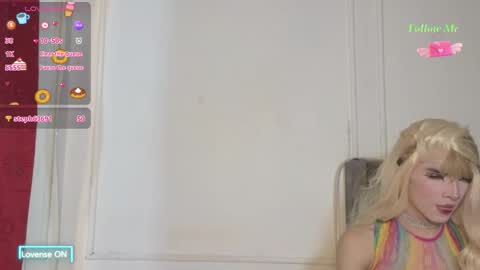 Snapshot of luxuryheaven chatting on November 10, 3:38 am Tommy and Polly online show from November 10, 3:38 am