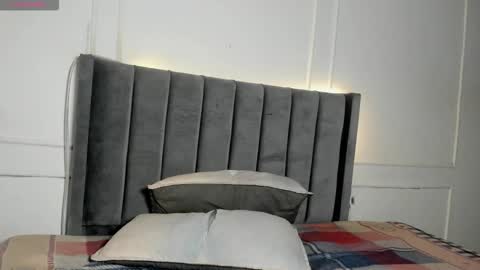 Snapshot of luxuryheaven chatting on December 14, 8:57 pm Tommy and Polly online show from December 14, 8:57 pm