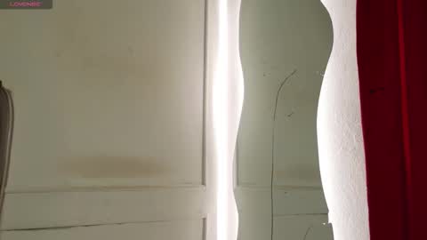 Snapshot of luxuryheaven chatting on December 18, 8:59 pm Tommy and Polly online show from December 18, 8:59 pm