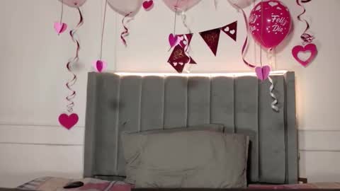 Snapshot of luxuryheaven chatting on February 15, 9:22 pm Tommy and Polly online show from February 15, 9:22 pm