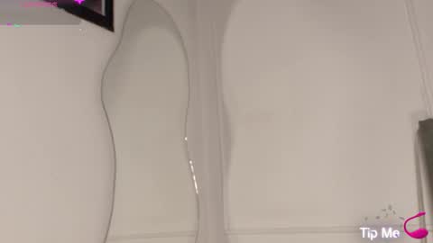 Snapshot of luxuryheaven chatting on February 16, 10:17 pm Tommy and Polly online show from February 16, 10:17 pm