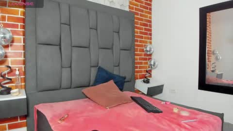 Snapshot of luxuryheavenn chatting on May 12, 8:28 pm luxuryheavenn online show from May 12, 8:28 pm