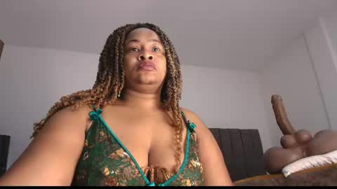 Snapshot of luxy_benet chatting on July 15, 11:37 am Big Benet online show from July 15, 11:37 am