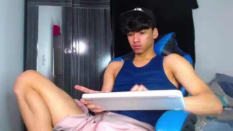 Snapshot of lyam_russo chatting on February 24, 7:45 pm Lyam online show from February 24, 7:45 pm