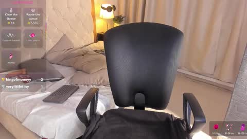 Lyan online show from November 23, 7:30 am