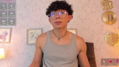 Snapshot of lyan_twink chatting on April 25, 8:17 pm Lyan online show from April 25, 8:17 pm