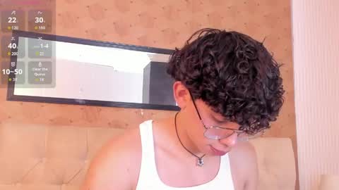 Snapshot of lyan_twink chatting on May 1, 7:18 pm Lyan online show from May 1, 7:18 pm