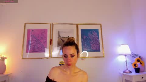 Snapshot of lyana_xz chatting on June 18, 12:31 pm LYA online show from June 18, 12:31 pm