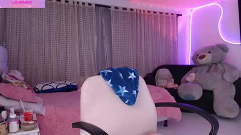 Snapshot of lyann_ chatting on October 22, 2:45 am Lyann online show from October 22, 2:45 am