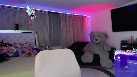 Lyann  online show from May 15, 2:18 am