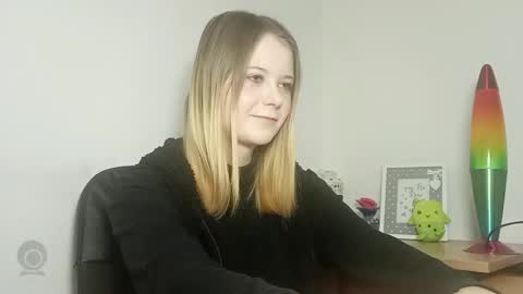 Snapshot of lydiasunny chatting on November 6, 7:15 pm Lydia online show from November 6, 7:15 pm