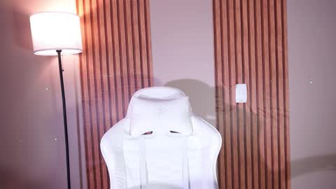 Lyhana Lee online show from January 10, 1:13 pm