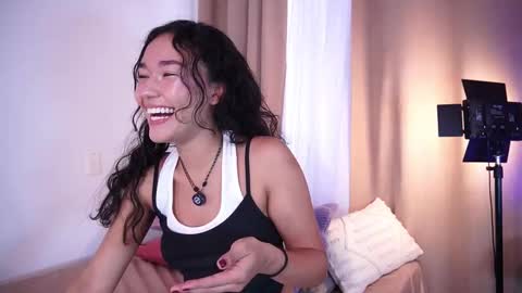 Lyhana Lee online show from March 29, 1:11 pm