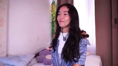 Lyhana Lee online show from July 8, 3:49 pm