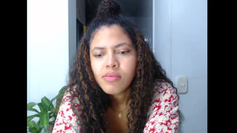 Snapshot of lylii_evans chatting on December 3, 1:08 am lylii_evans online show from December 3, 1:08 am