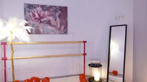 Lyly   online show from February 10, 5:25 am