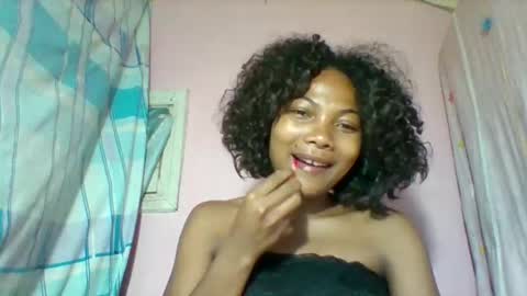 lyndah19 online show from December 21, 8:38 pm