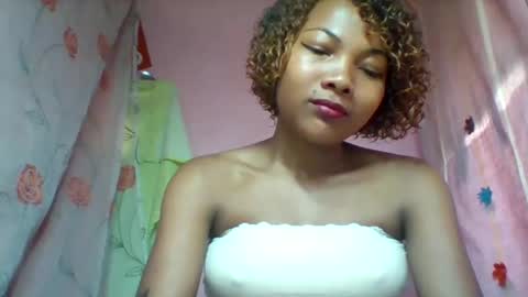 lyndah19 online show from February 6, 7:34 am