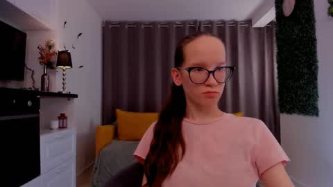 Sara online show from March 1, 10:31 pm