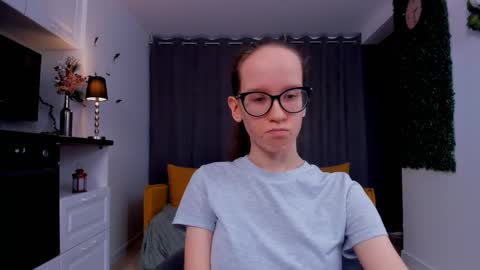 Sara online show from March 3, 7:28 pm