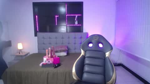 lynn_turner_ online show from March 19, 12:53 pm