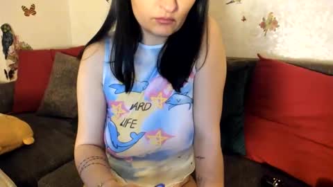 Lynna online show from April 7, 8:31 pm