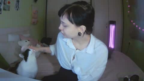 Snapshot of lynncottingham chatting on October 21, 11:00 am Kira online show from October 21, 11:00 am