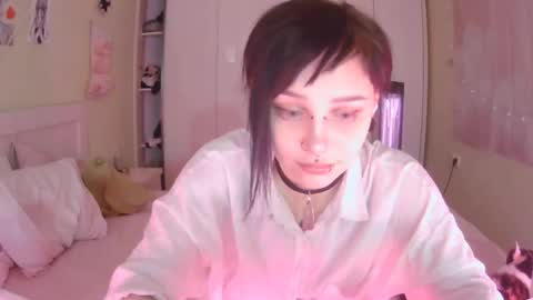Snapshot of lynncottingham chatting on October 22, 11:54 am Kira online show from October 22, 11:54 am