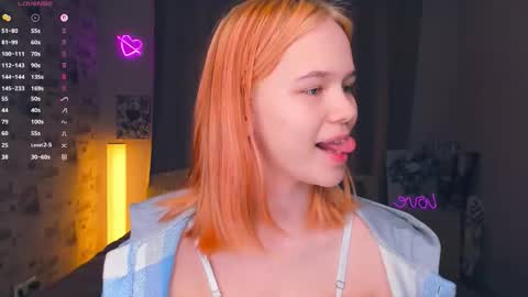 Cozy Lynns room online show from February 16, 8:54 am