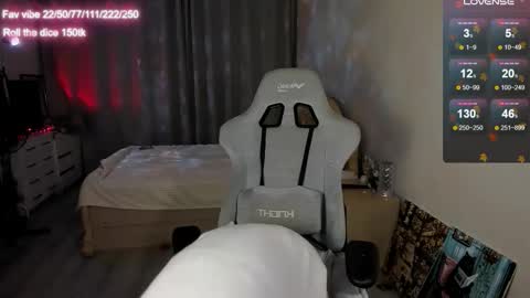 lynne_dawson online show from November 23, 6:30 pm