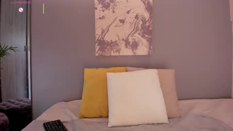 lynnsam_ online show from October 24, 11:23 pm