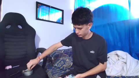 lyon_wiliamss online show from January 6, 11:58 am