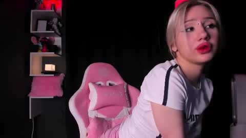 Snapshot of lyra_vie1 chatting on August 2, 5:22 pm Lyra 3 online show from August 2, 5:22 pm