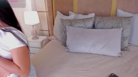 Snapshot of lyrabellini chatting on February 11, 11:26 am online show from February 11, 11:26 am