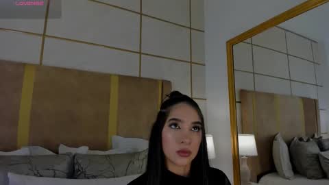 Snapshot of lyrabellini chatting on February 22, 11:31 am online show from February 22, 11:31 am