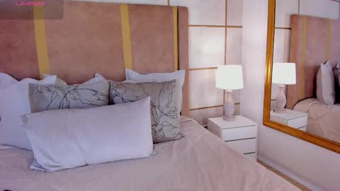 Snapshot of lyrabellini chatting on February 24, 11:19 am online show from February 24, 11:19 am