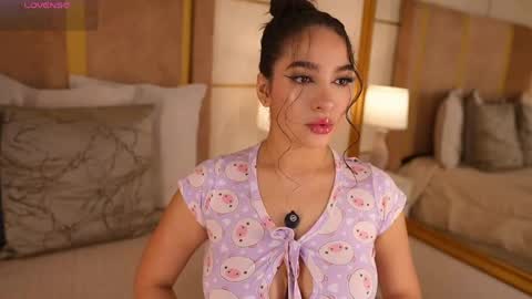 Snapshot of lyrabellini chatting on March 8, 10:52 am online show from March 8, 10:52 am